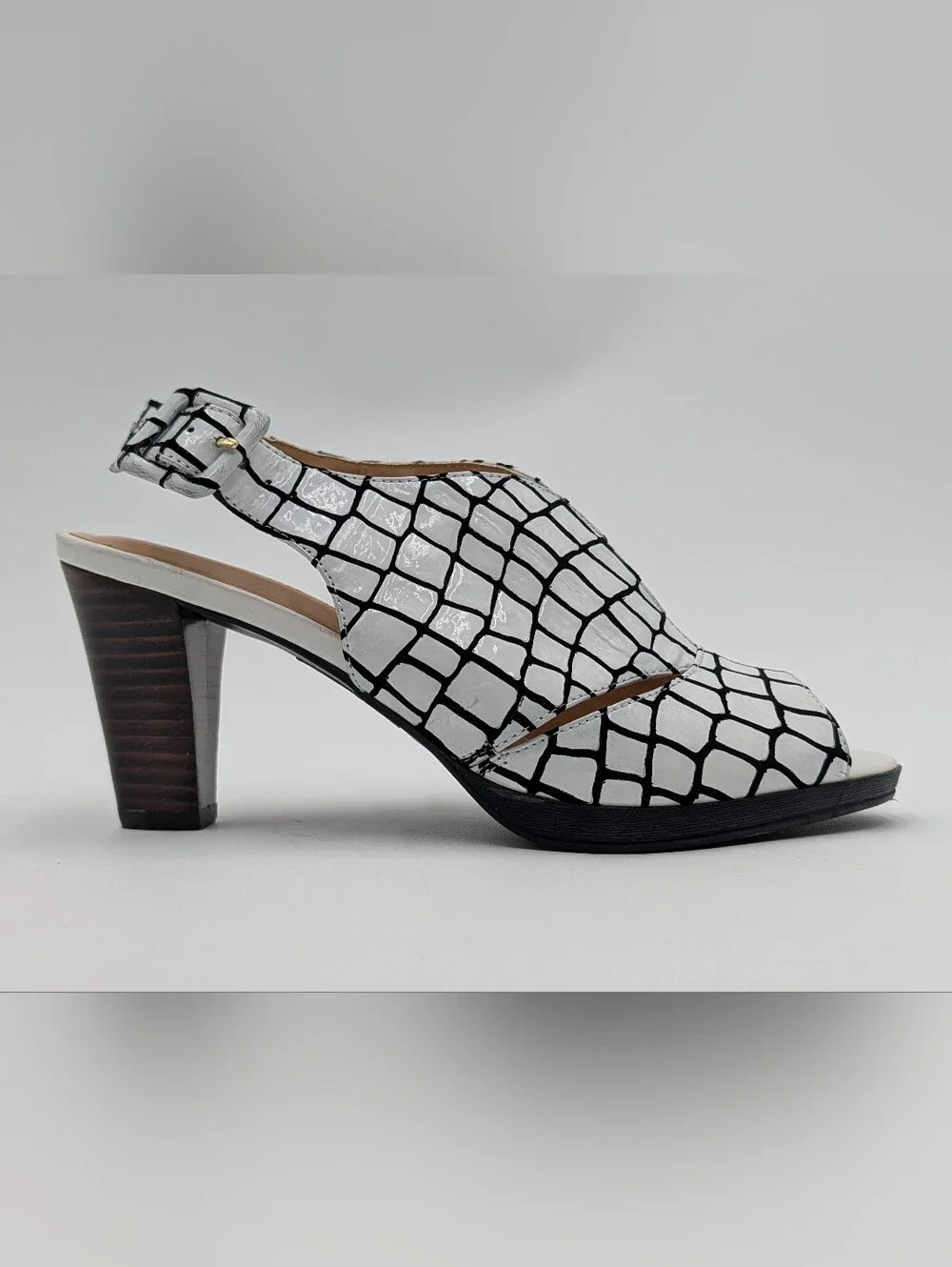 Bella Vita Size 7M Croc-Embossed Leather Slingback Sandal White & Black Peep Toe